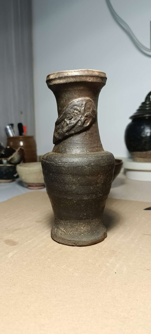 古玩陶瓷吉州窯褐釉貼塑龍紋瓶拍賣，當前價格6500元