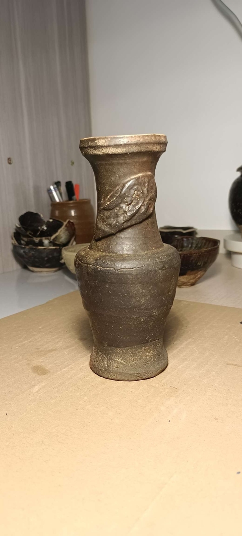 古玩陶瓷吉州窯褐釉貼塑龍紋瓶拍賣，當前價格6500元