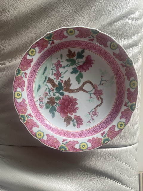 古玩陶瓷粉彩花卉紋花口盤真品鑒賞圖