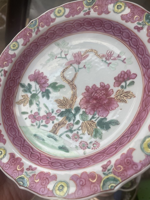 古玩陶瓷粉彩花卉紋花口盤真品鑒賞圖