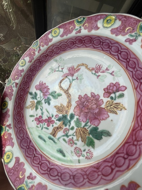古玩陶瓷粉彩花卉紋花口盤真品鑒賞圖