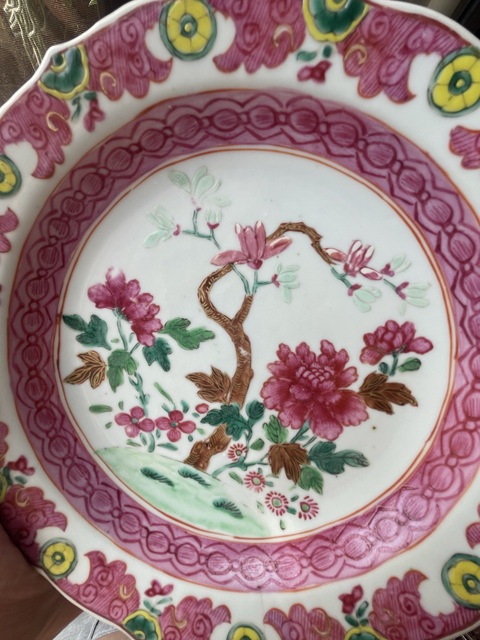 古玩陶瓷粉彩花卉紋花口盤真品鑒賞圖