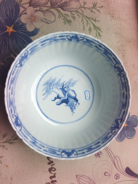 古玩陶瓷青花八仙人物花口碗真品鑒賞圖
