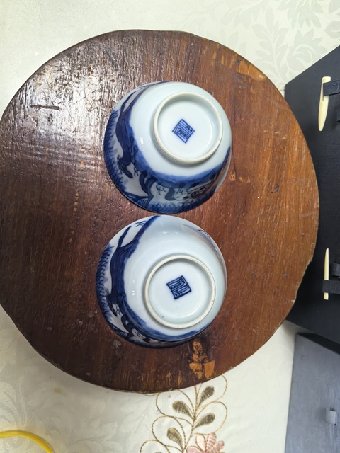 古玩陶瓷青花柳下雙駿圖茶圓真品鑒賞圖