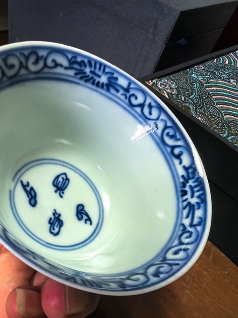 古玩陶瓷青花柳下雙駿圖茶圓真品鑒賞圖