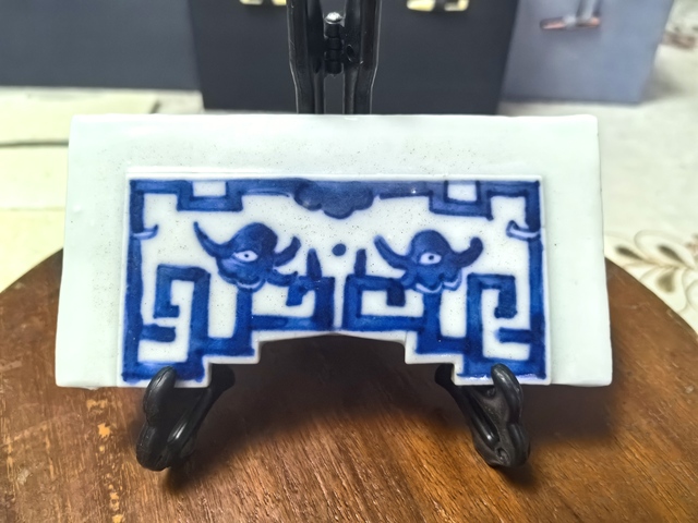 古玩陶瓷青花夔龍紋瓷版真品鑒賞圖