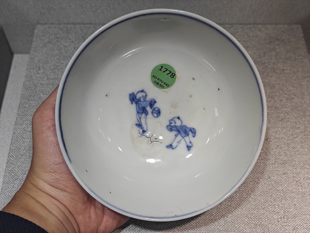 古玩陶瓷青花嬰戲人物紋碗真品鑒賞圖