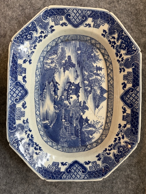 古玩陶瓷清乾隆 青花山水紋折沿盤真品鑒賞圖