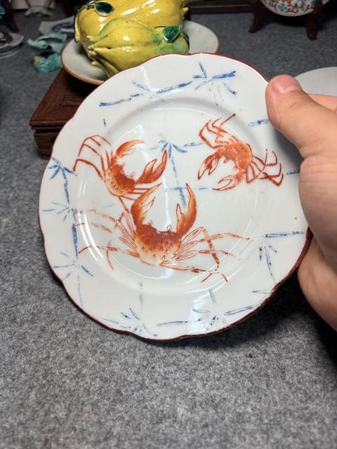 古玩陶瓷彩繪螃蟹圖盤真品鑒賞圖
