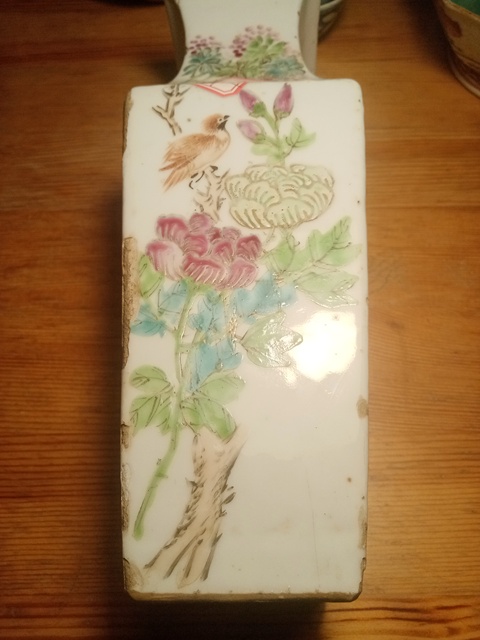 古玩陶瓷粉彩方瓶真品鑒賞圖