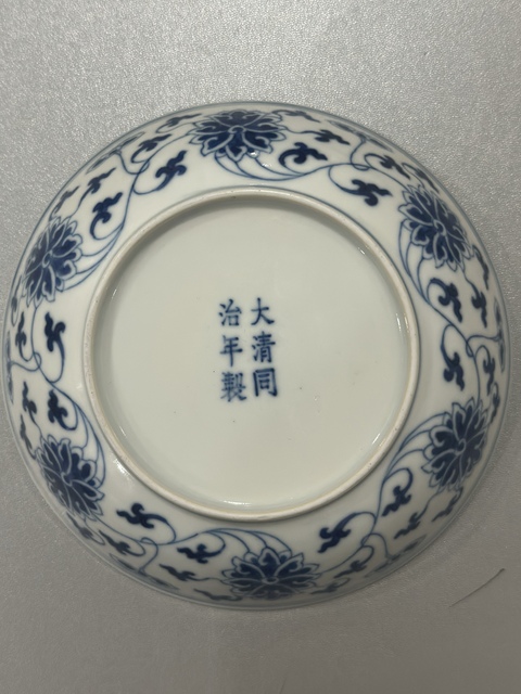 古玩陶瓷青花纏枝花卉紋臥盤真品鑒賞圖