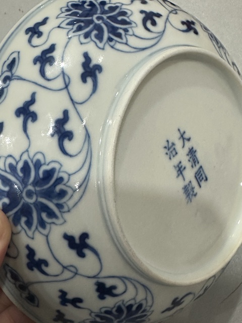 古玩陶瓷青花纏枝花卉紋臥盤真品鑒賞圖