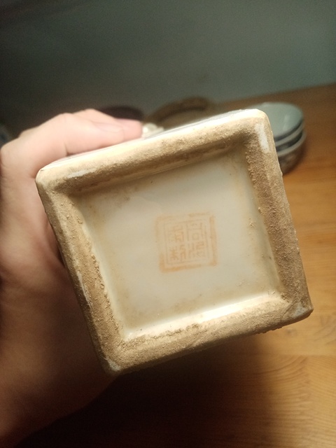 古玩陶瓷粉彩方瓶真品鑒賞圖