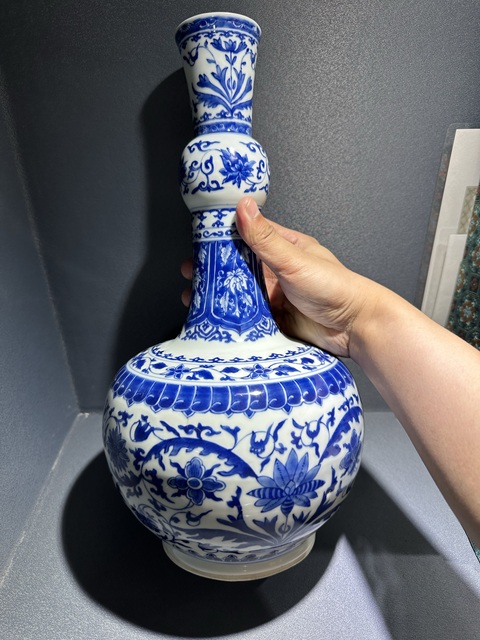 古玩陶瓷明崇禎 青花纏枝花卉紋蒜頭瓶拍賣,當(dāng)前價(jià)格238000元