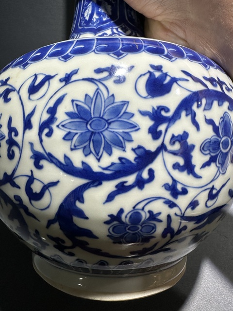 古玩陶瓷明崇禎 青花纏枝花卉紋蒜頭瓶拍賣,當(dāng)前價(jià)格238000元