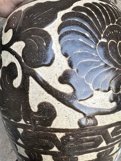 古玩陶瓷褐釉剔花罐真品鑒賞圖