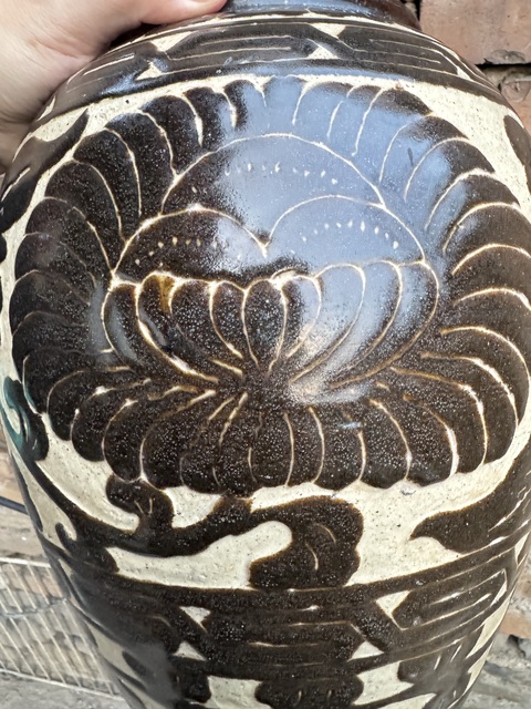 古玩陶瓷褐釉剔花罐真品鑒賞圖