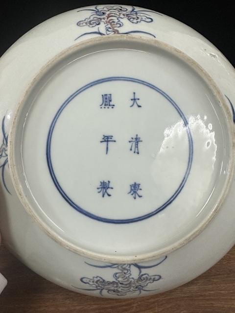 古玩陶瓷青花釉里紅八寶畫虎紋臥盤真品鑒賞圖