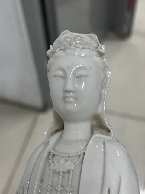 古玩陶瓷德化窯白釉觀音像真品鑒賞圖
