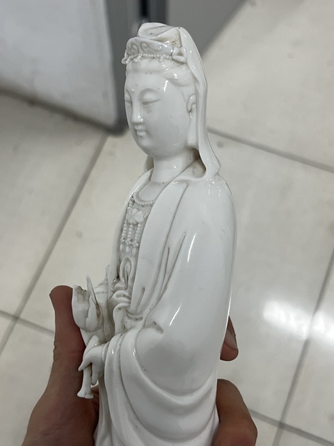 古玩陶瓷德化窯白釉觀音像真品鑒賞圖