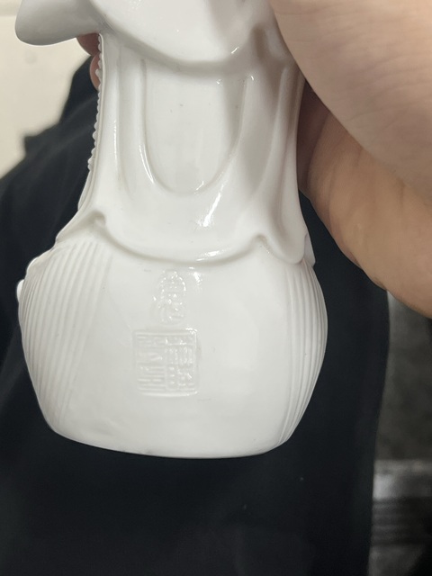 古玩陶瓷德化窯白釉觀音像真品鑒賞圖