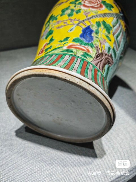 古玩陶瓷黃地五彩花鳥紋觀音瓶真品鑒賞圖