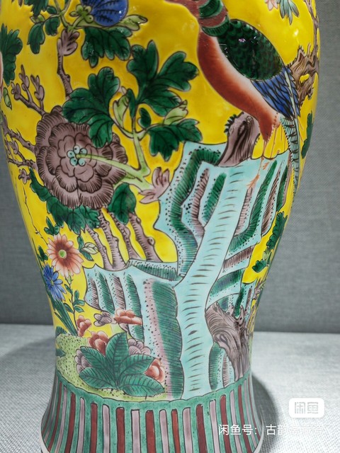 古玩陶瓷黃地五彩花鳥紋觀音瓶真品鑒賞圖