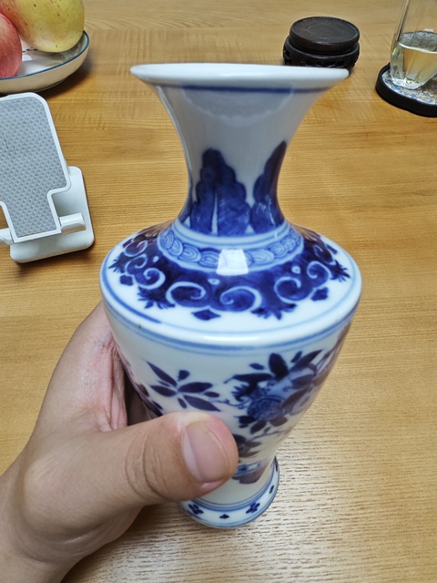 古玩陶瓷青花三多花卉紋觀音瓶真品鑒賞圖