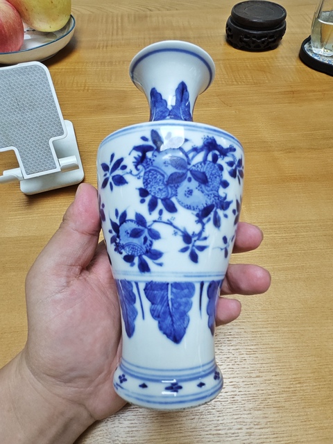 古玩陶瓷青花三多花卉紋觀音瓶真品鑒賞圖