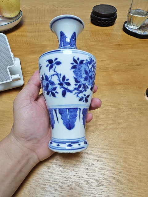 古玩陶瓷青花三多花卉紋觀音瓶真品鑒賞圖