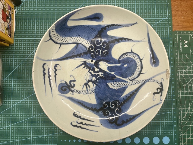 古玩陶瓷青花過(guò)墻龍紋盤(pán)真品鑒賞圖