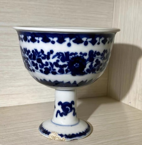 古玩陶瓷青花纏枝蓮紋高足杯真品鑒賞圖