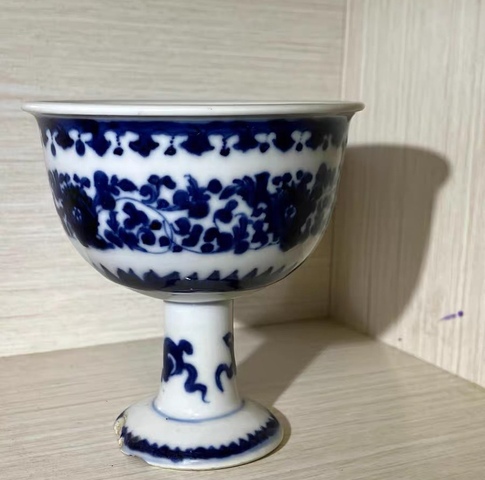 古玩陶瓷青花纏枝蓮紋高足杯真品鑒賞圖