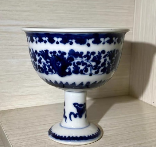 古玩陶瓷青花纏枝蓮紋高足杯真品鑒賞圖