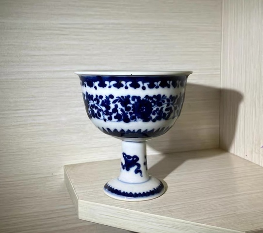 古玩陶瓷青花纏枝蓮紋高足杯真品鑒賞圖