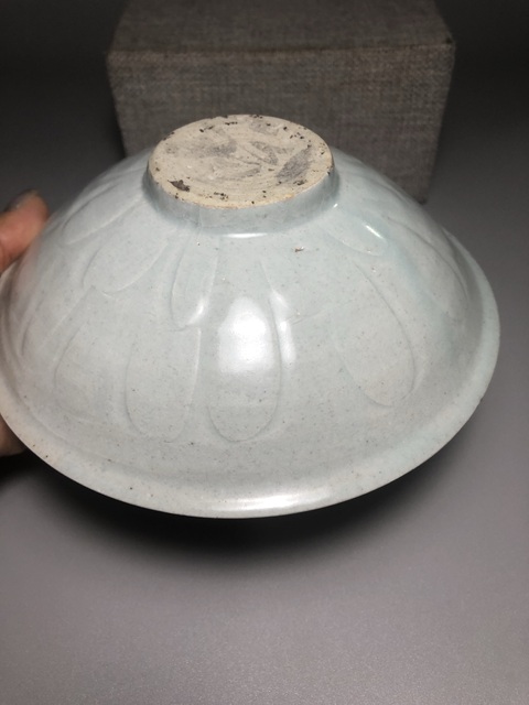 古玩陶瓷青白釉刻鵝紋仰蓮紋碗真品鑒賞圖