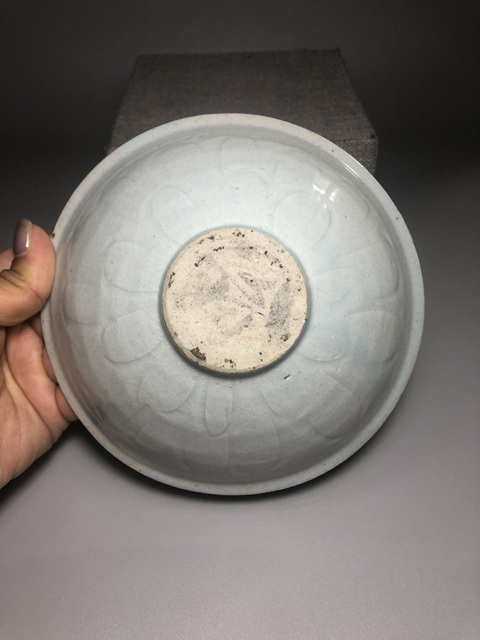 古玩陶瓷青白釉刻鵝紋仰蓮紋碗真品鑒賞圖