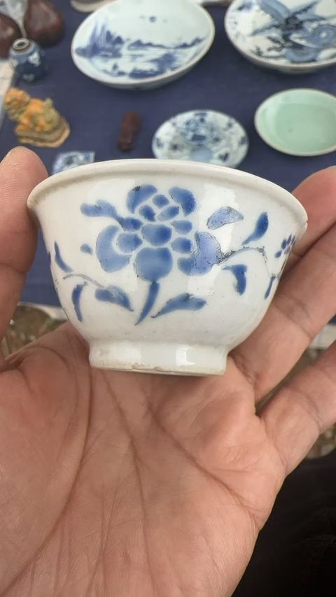古玩陶瓷花蝶紋杯真品鑒賞圖