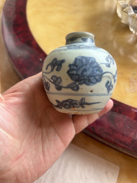 古玩陶瓷青花纏枝花卉紋罐或者蘋果尊真品鑒賞圖