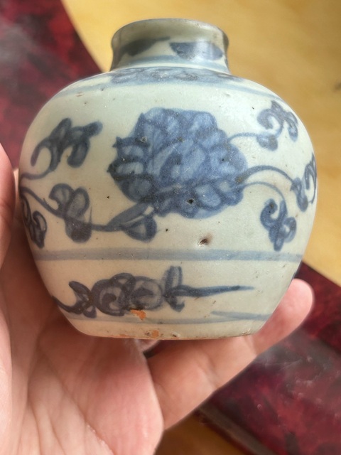 古玩陶瓷青花纏枝花卉紋罐或者蘋果尊真品鑒賞圖