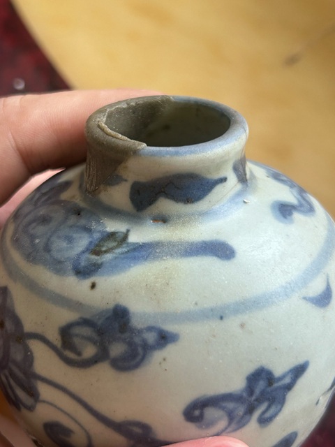 古玩陶瓷青花纏枝花卉紋罐或者蘋果尊真品鑒賞圖