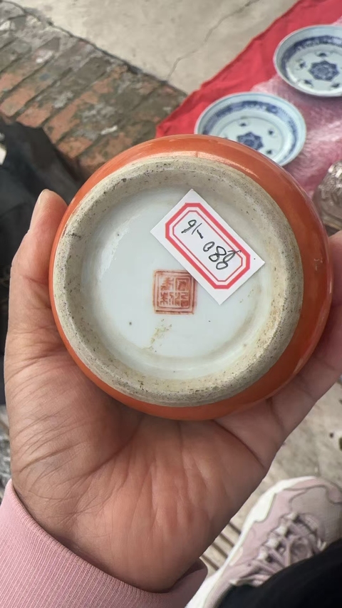 古玩陶瓷珊瑚紅釉蘭花長頸撇口瓶真品鑒賞圖