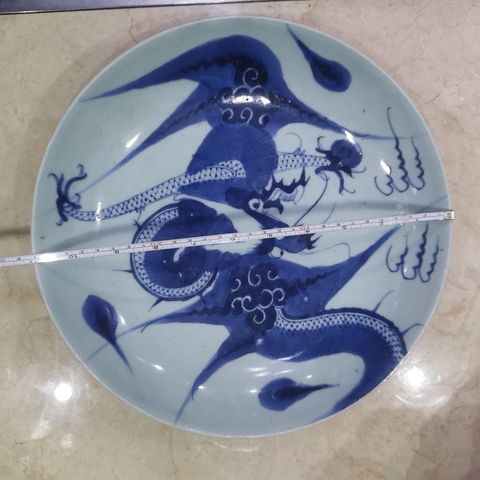 古玩陶瓷過(guò)墻龍紋青花盤(pán)拍賣(mài)，當(dāng)前價(jià)格5500元