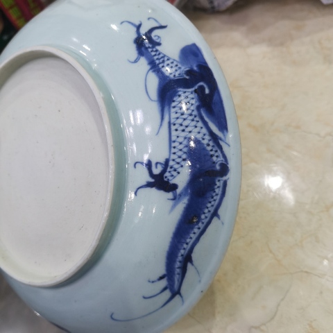 古玩陶瓷過(guò)墻龍紋青花盤(pán)拍賣(mài)，當(dāng)前價(jià)格5500元