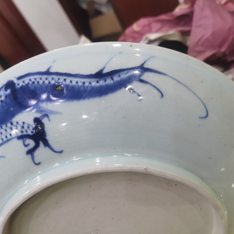 古玩陶瓷過(guò)墻龍紋青花盤(pán)拍賣(mài)，當(dāng)前價(jià)格5500元