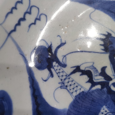 古玩陶瓷過(guò)墻龍紋青花盤(pán)拍賣(mài)，當(dāng)前價(jià)格5500元