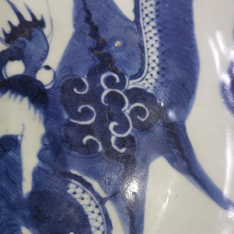古玩陶瓷過(guò)墻龍紋青花盤(pán)拍賣(mài)，當(dāng)前價(jià)格5500元