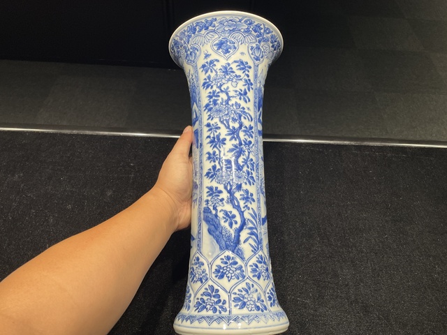 古玩陶瓷花卉紋青花束腰花觚真品鑒賞圖