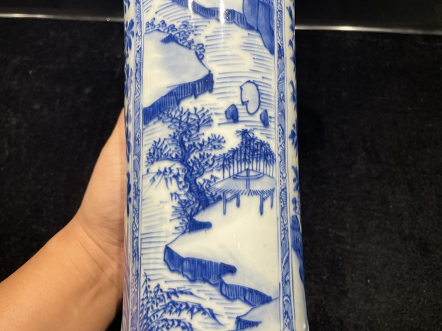 古玩陶瓷花卉紋青花束腰花觚真品鑒賞圖