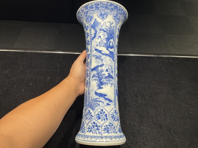 古玩陶瓷花卉紋青花束腰花觚真品鑒賞圖